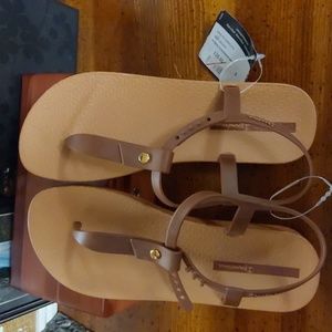 T strap sandals